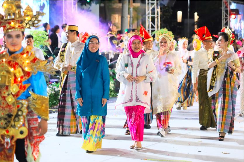Aliyah dan Melinda Bawa Pesona Budaya Makassar ke Panggung APEKSI