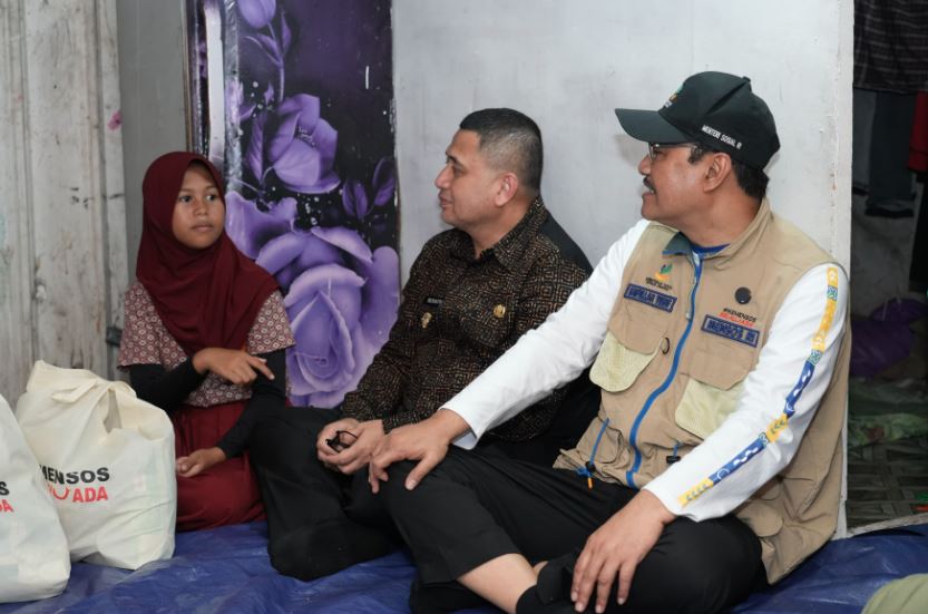 Gus Ipul Tinjau Rumah Naila, Tegaskan Komitmen Percepatan Relokasi