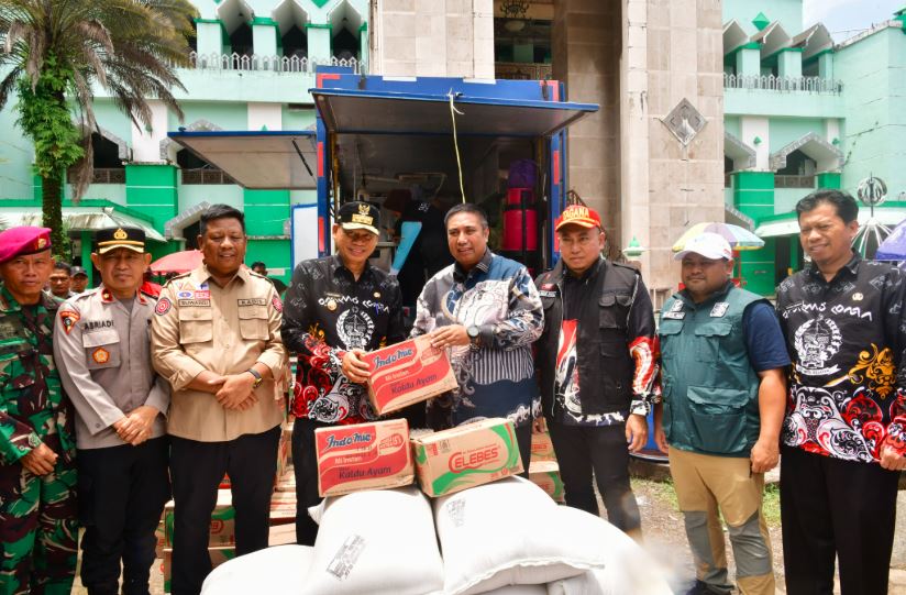 Pj Gubernur Sulsel Prof Fadjry Djufry Tinjau Korban Banjir di Maros, Sediakan Benih untuk Petani jika Terjadi Puso