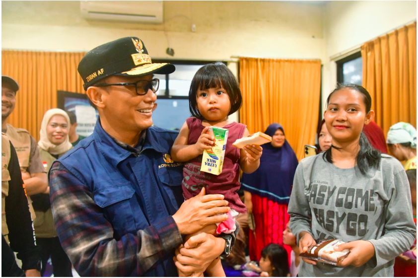 Penjabat Gubernur Sulsel Tinjau Pengungsi Banjir di Kelurahan Katimbang