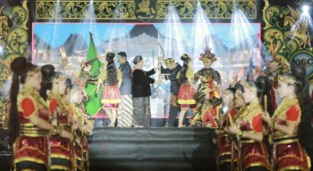 Delegasi Kerajaan Gowa Dan Selayar Tampil Di Panggung Keraton Sumenep