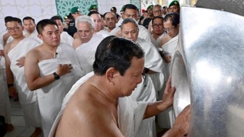 Presiden Prabowo Tunaikan Umrah, Masuk Kakbah Dan Cium Hajar Aswad