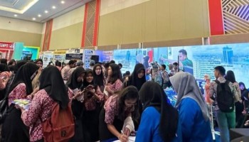 Hari Terakhir Pameran Pendidikan LLDIKTI IX, Stand Unismuh Makassar Bagi Suvernir Dan Undi Hadiah Utama